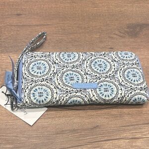 Vera Bradley RFID Accordion Wristlet